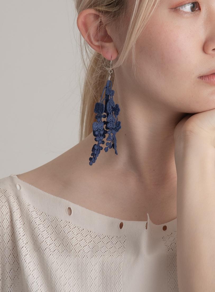 【限定3個】レースプランツピアス・イヤリング青（葉の雫005-PAS）葉の雫シリーズ1枚目の画像